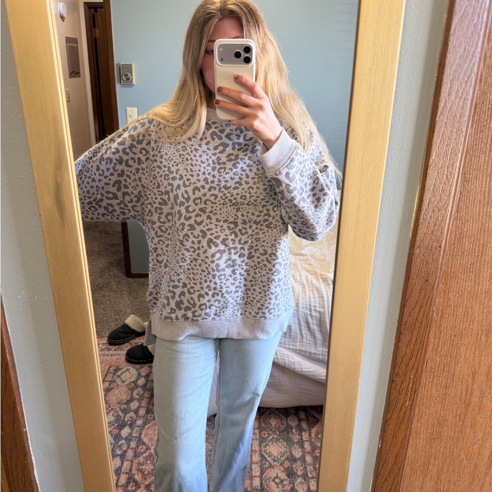 American Eagle Light Gray Jegging Fit Pullover